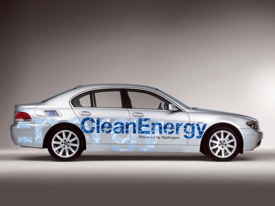  BMW 745h CleanEnergy Concept 2002 года  (фото 6 из 10)